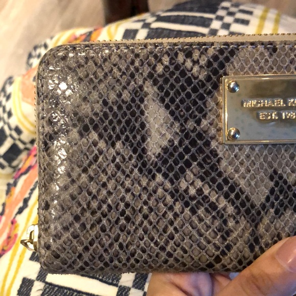 Michael Kors Snake Print wallet SOLD EBay - Picture 3 of 9